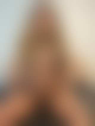 Sara Curvy Latina