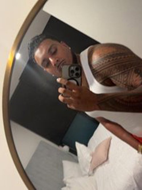 Brezzykris, male escort in Dakabin QLD
