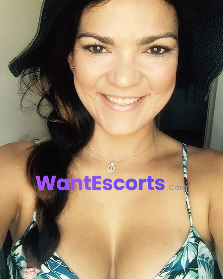 Carla  , independent escort in Sunshine Coast QLD