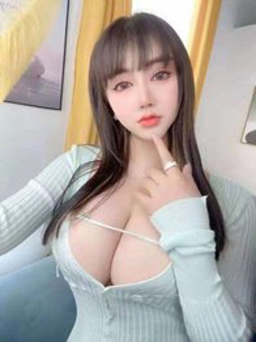 Domi, independent escort in Cairns QLD