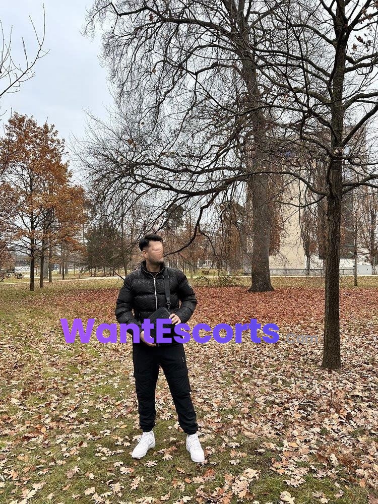 Jonnysins, male escort in Brisbane QLD