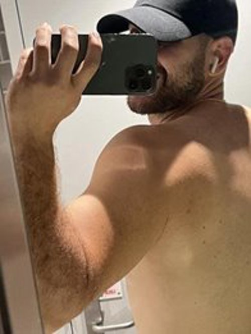 Julianzg99, male escort in Maidstone VIC