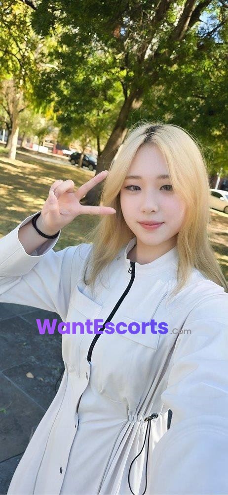 blonde beauty  Born 2000, independent escort in Rockhampton QLD