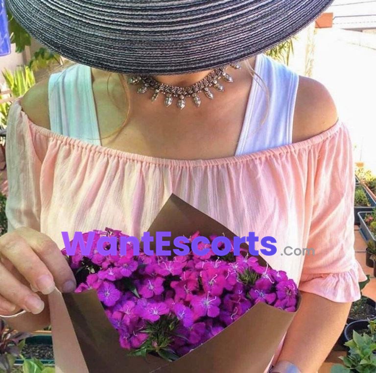 Eve Sinclair, independent escort in Newstead QLD