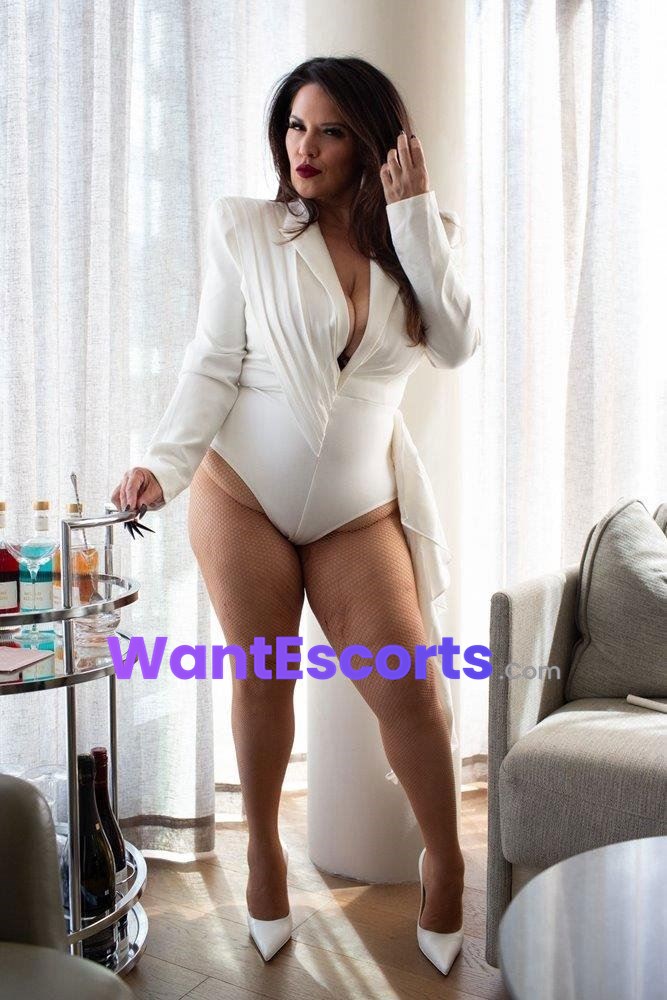 Lucilla Australias Sexiest Curves Touring And OF Specials Limited Time, independent escort in Sydney NSW