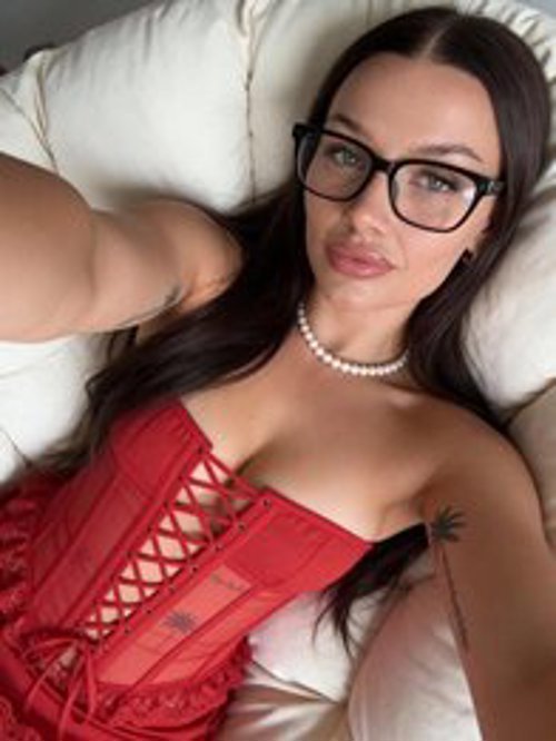 Lucy May, independent escort in Caroline Springs VIC