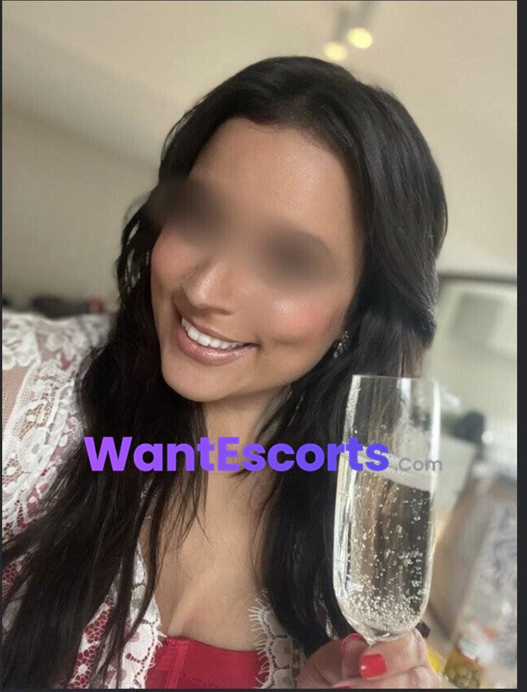 Brazilian 3sum from 680, independent escort in Wodonga & Coffs Harbour