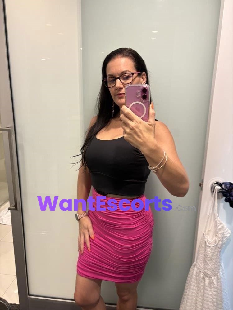 Sasha, independent escort in Pimpama QLD