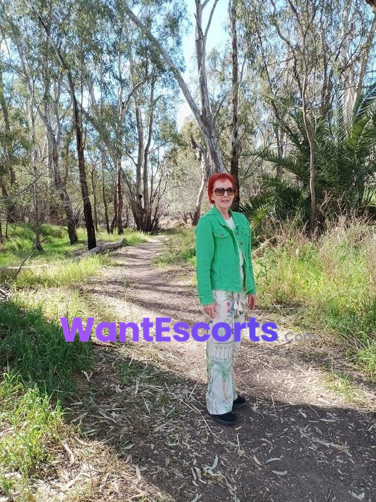 Linda Jones, independent escort in Kialla VIC