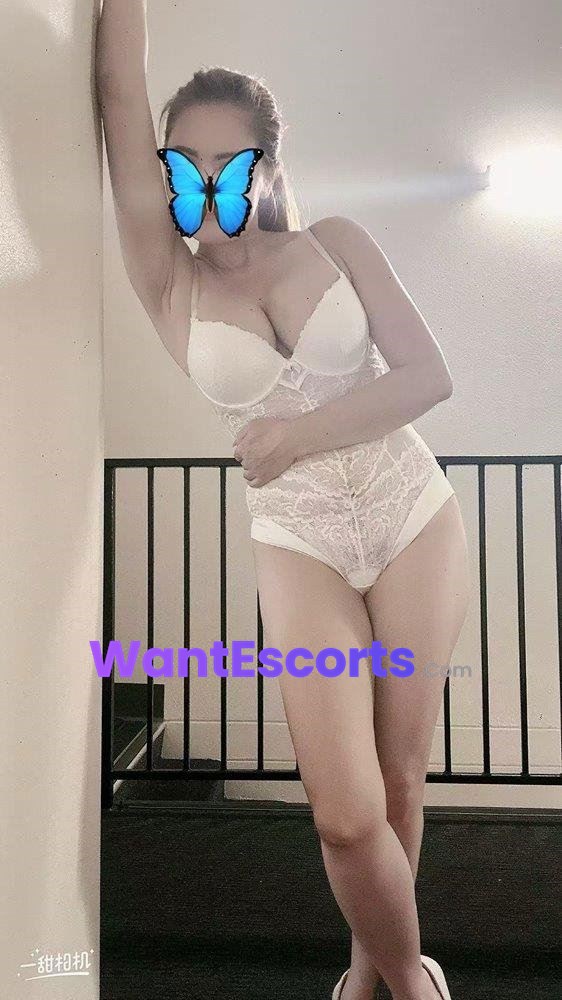 Size 6 E cup Vietnamese  at 31 Knuckey st, independent escort in Darwin NT