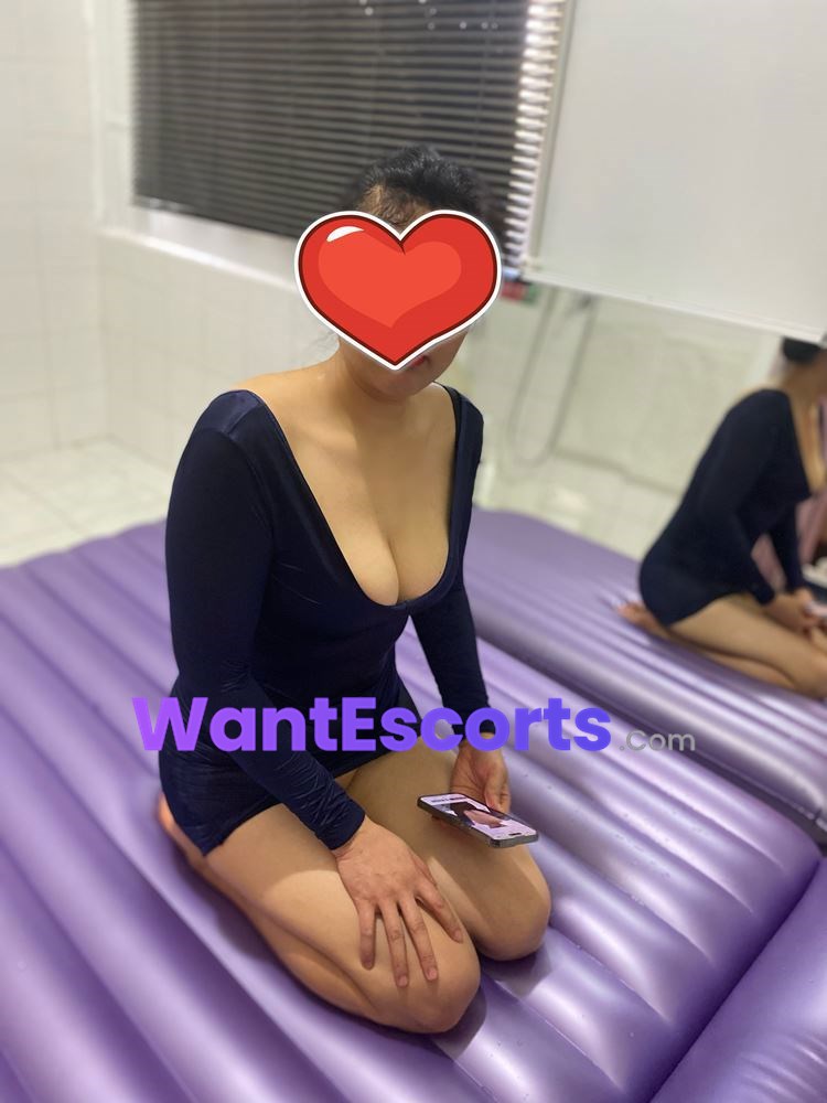 Air Mattress Nuru Body Slide Tina, independent escort in Mackay QLD