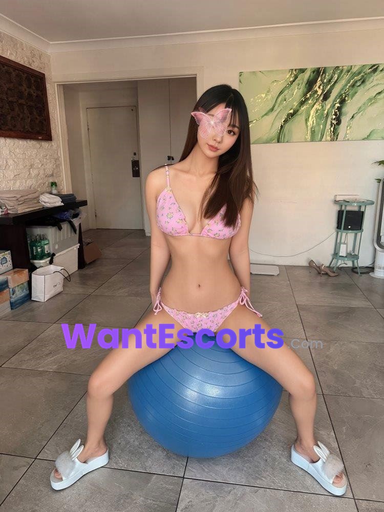 20 years old size 4 wet  tiny pussy, independent escort in Gold Coast QLD