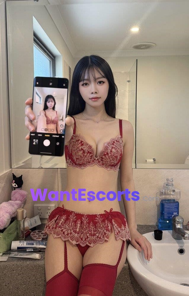 New new  Super good looking, independent escort in Hobart TAS