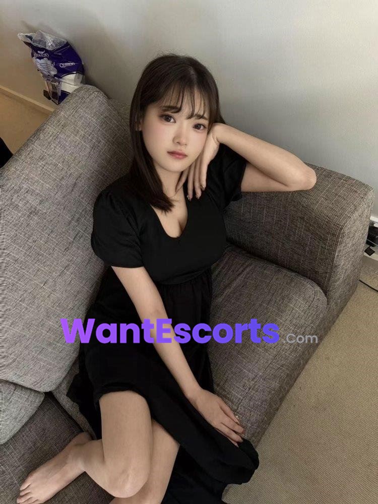 Yayako New, independent escort in Wentworth Point NSW