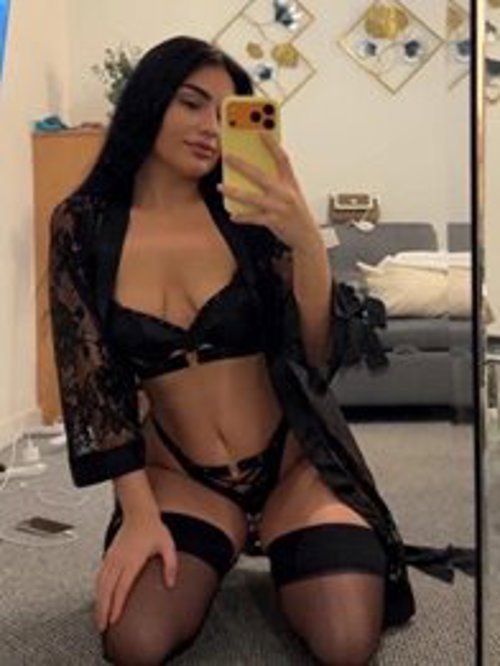 Hot Mia, independent escort in Southport QLD