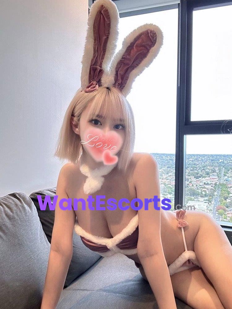 Naomi, independent escort in Box Hill Central VIC