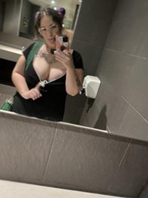 Violet Raine, independent escort in Bellmere QLD